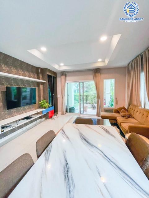 *****บ้านเดี่ยวมือสองย่านนนทบุรี หมู่บ้าน เดอะเซนโทร รัตนาธิเบศร์-ราชพฤกษ์ เนื้อที่กว้างขวางเกือบ 51 ตร.ว.  ฟังก์ชัน 3 ห้องนอน 3 ห้องน้ำ ที่จอดรถ 2 คัน เฟอร์นิเจอร์บิ้วท์อิน พร้อมอยู่ บนทำเลแห่งการเดินทาง ใกล้รถไฟฟ้าสายสีม่วง "สถานีบางพลู" และทางด่วน "งามวงศ์วาน"